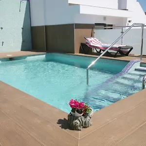 https://apartamentos-balcon-de-nerja-adults-only.es-andalucia.com